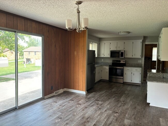 927 Kenwood Dr