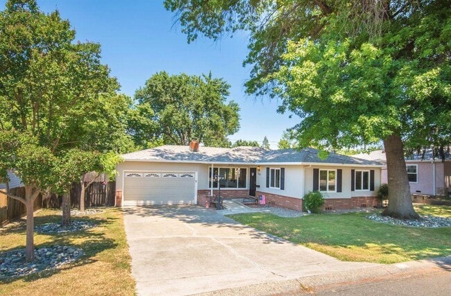 Photo - 1015 Hillcrest Ave