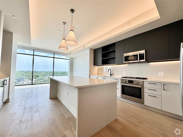 Building Photo - 8111 Douglas Ave Unit 706 Rental