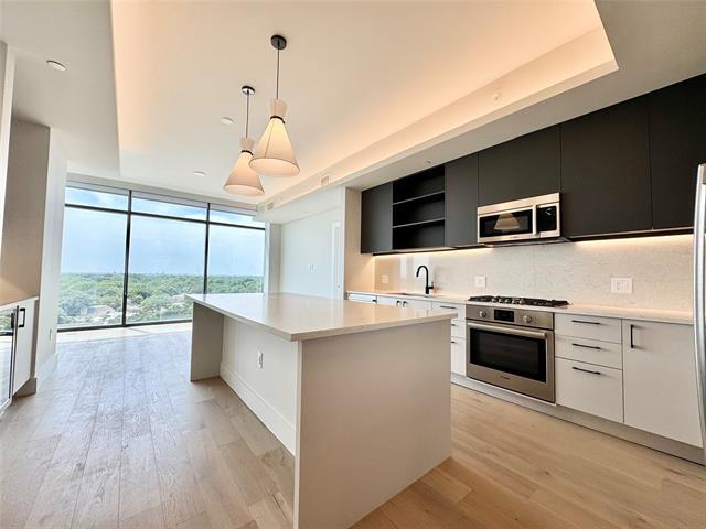 Building Photo - 8111 Douglas Ave Unit 706 Rental