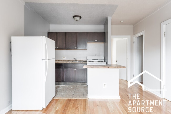 Building Photo - 5662 N Ridge Ave Unit 1C