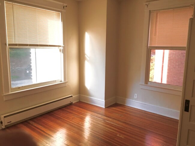 Photo - 3338 O St NW