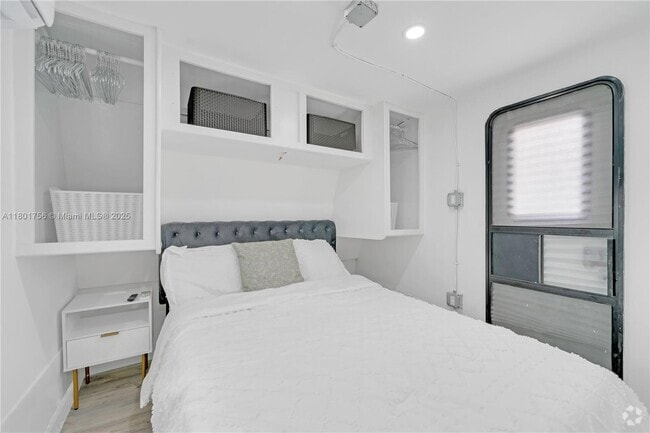 Building Photo - 22723 SW 114th Pl Unit B Rental