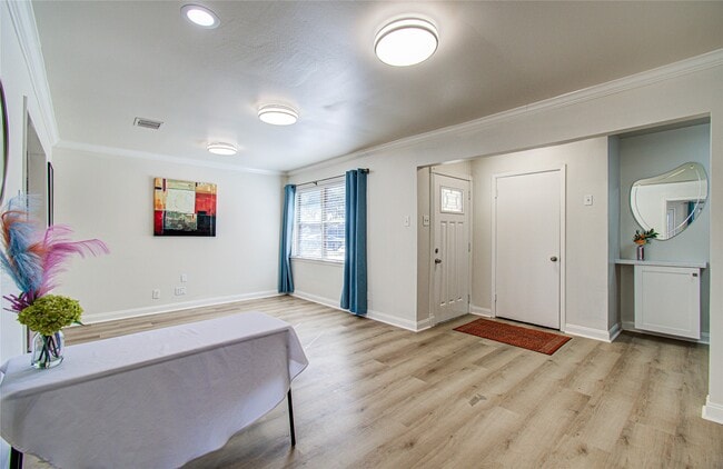 Photo - 5926 Ettrick Dr