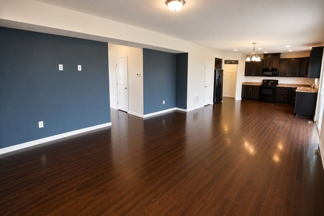 Photo - 9480 Woodbine Way