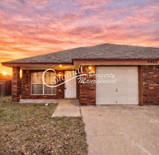 Building Photo - 4402 July Dr Unit A