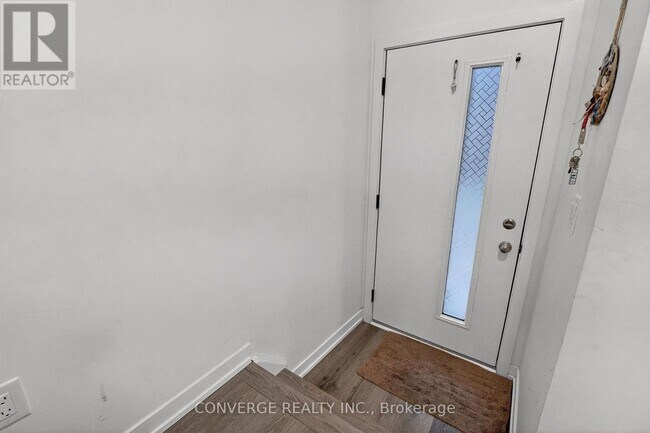 Photo - 781 Clare Ave