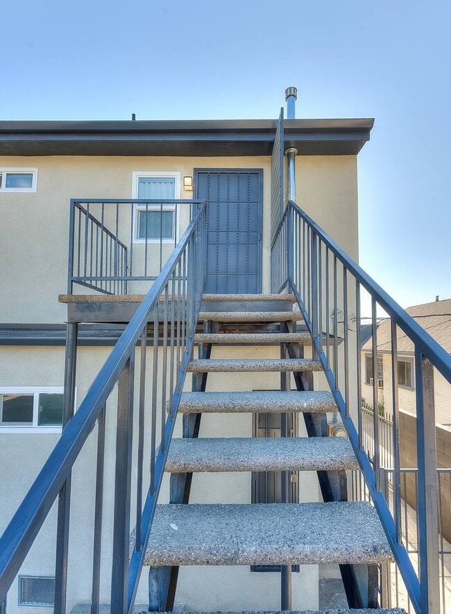 Photo - 4286 S Hobart Blvd Unidad 4286 1-2