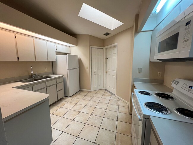 Photo - 3/2 Pet Friendly Home in Summer Creek! Ava...