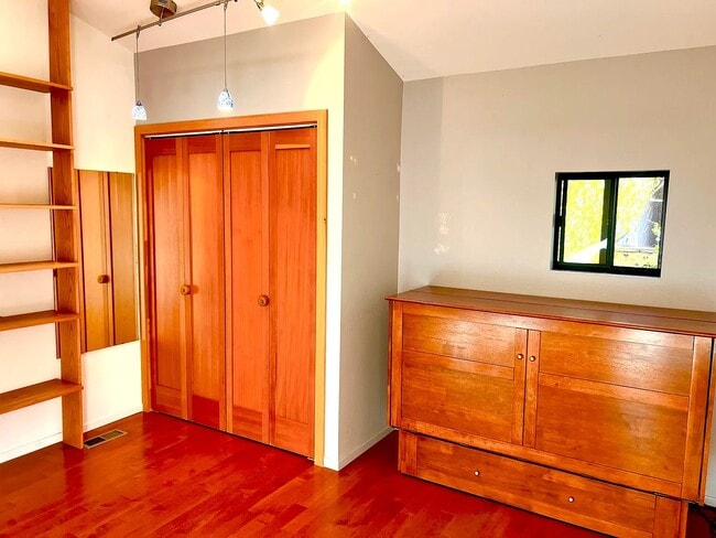 Photo - 822 Chelham Way