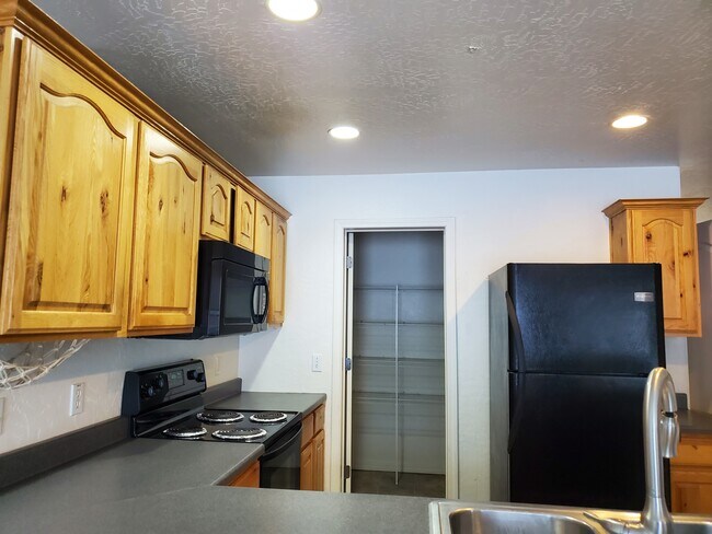 Photo - 1978 S 650 E