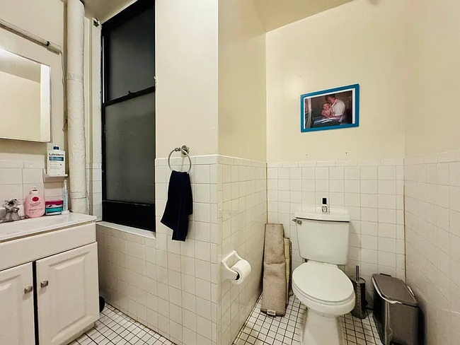 Photo - 344 E 9th St Unit Apt 14