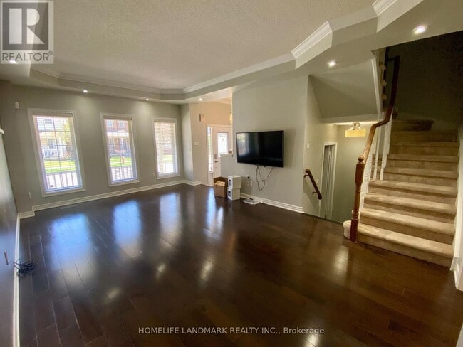 Photo - 259 Gatwick Dr