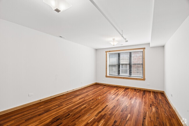 2BR, 2.5BA - 1,000SF - Living Room - 4611 S Ellis Ave