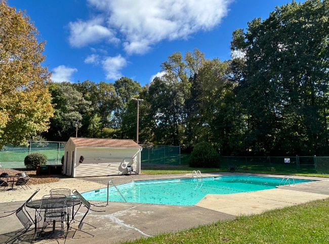 Photo - 174 Turnwood Ln