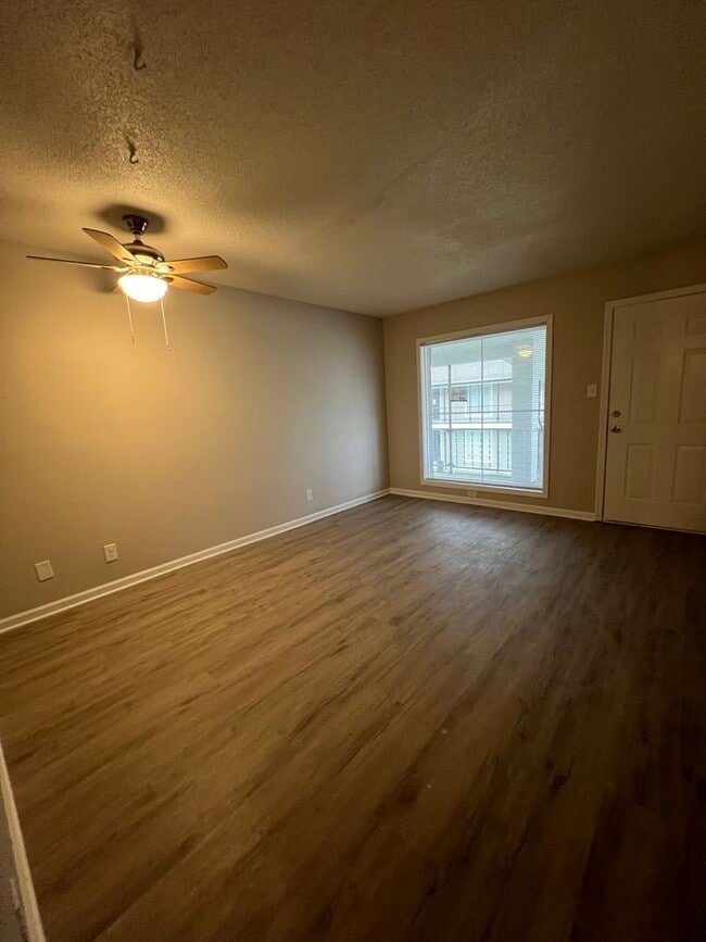 Photo - 1 Bedroom 1 Bath Remodeled Apartment