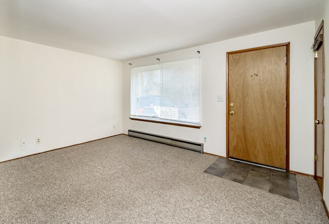 Photo - 704 4th St NE