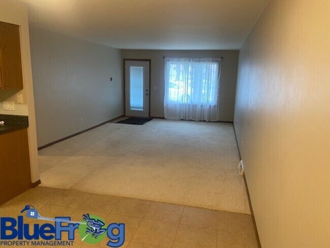 Photo - 61 University Dr