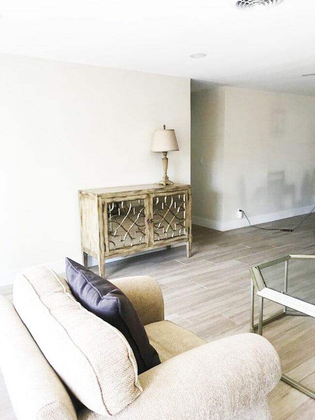 Photo - Furnished Short Term Rental - 108 NE 19th St