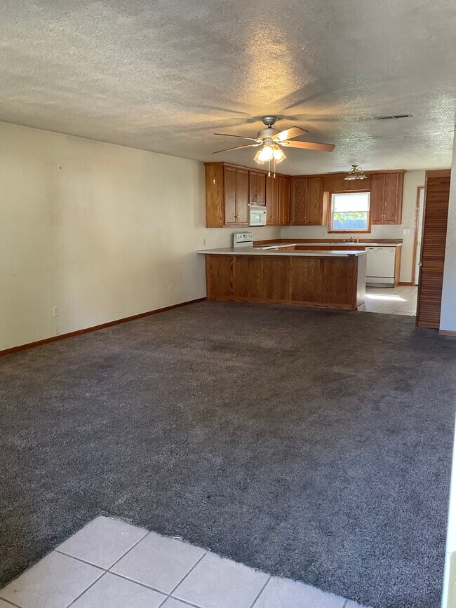 Photo - 305 Church St Unidad B