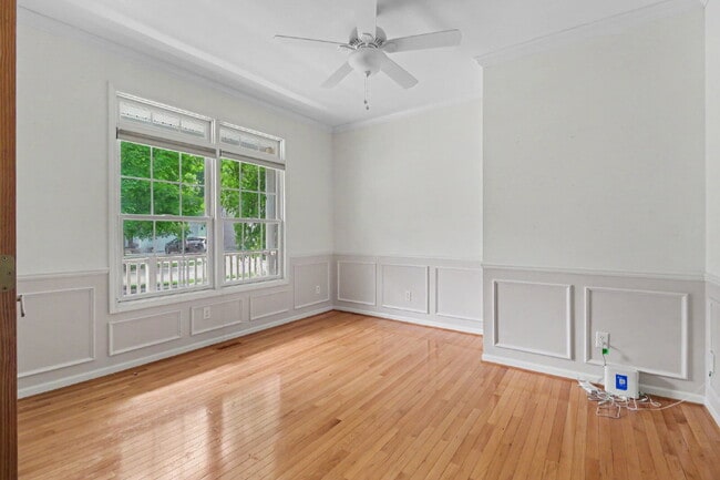 Photo - SPEICAL offer- MOVE IN READY 3 bedroom home!