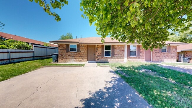 Photo - 2 WEEKS FREE RENT! GORGEOUS REMODELED DUPLEX WITH WASHER AND DRYER INCLUDED!