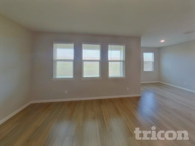 Photo - 231 Jenkinson Dr