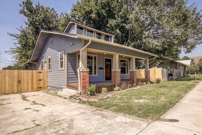 Photo - 3/2 Rustic Craftsman Home Of Your Dreams!