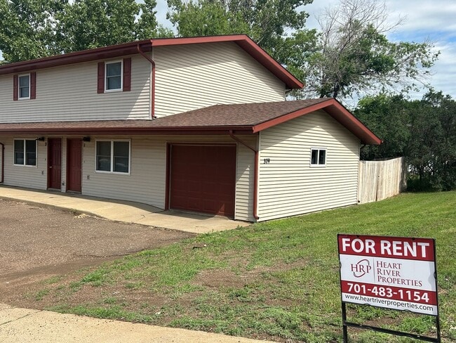 Building Photo - Newly updated!! 2 bedroom, 1 bath townhouse