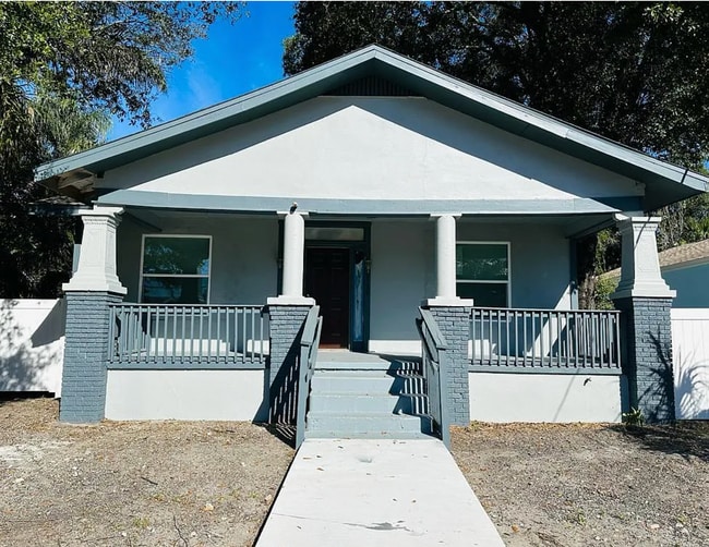 Building Photo - 2139 W St John St