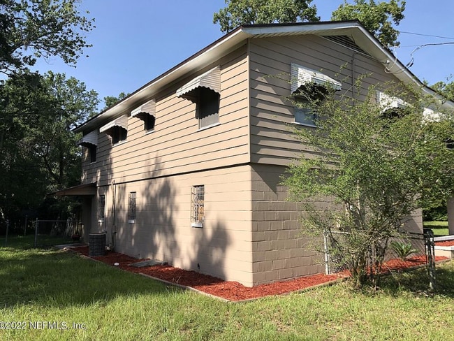 Photo - 1807 Lindsey Rd