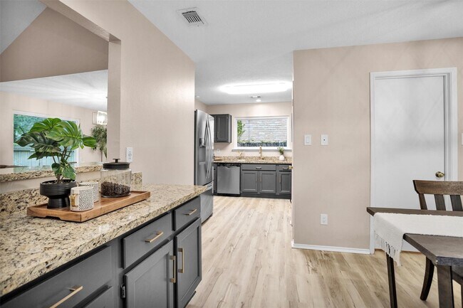 Photo - 6 Spurwood Ct