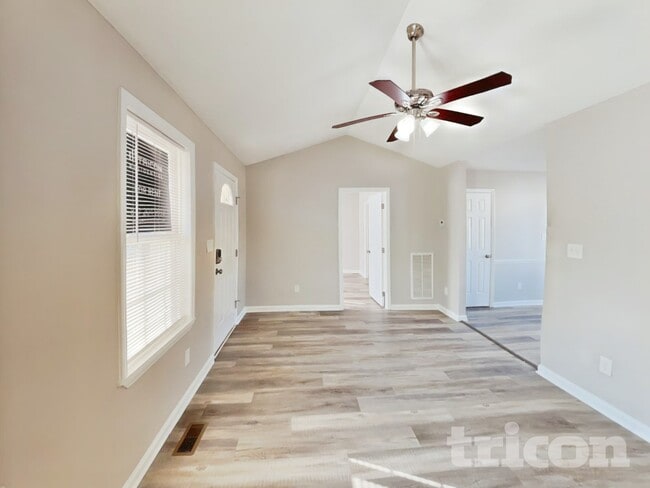 818 Lusterleaf Pl
