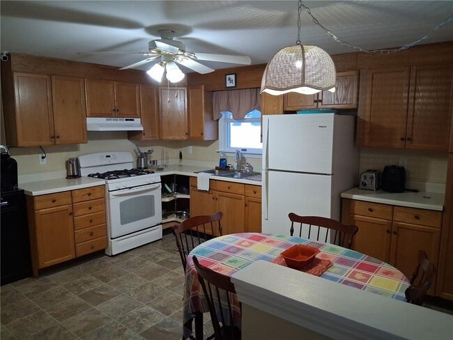 Photo - 170 Bernice Ave