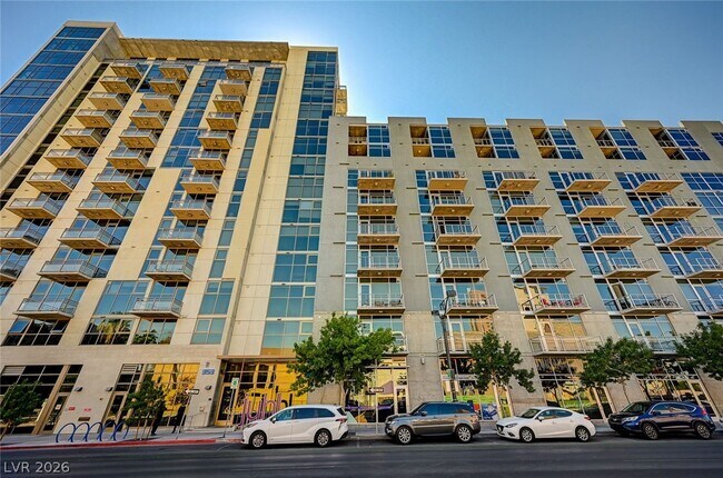 Building Photo - 353 E Bonneville Ave Unit 569