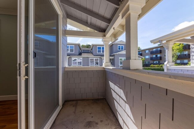 Photo - 200 Live Oak Way