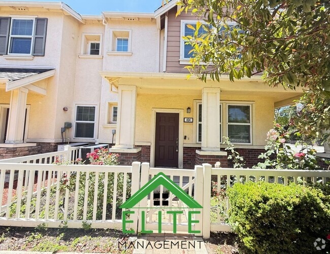 Building Photo - **Spacious and Updated Townhome in Desirab...