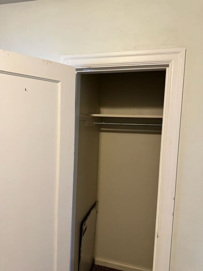 Building Photo - Private Rooms and Apartments Available Near SUU Unit 364 S 300W #A/1