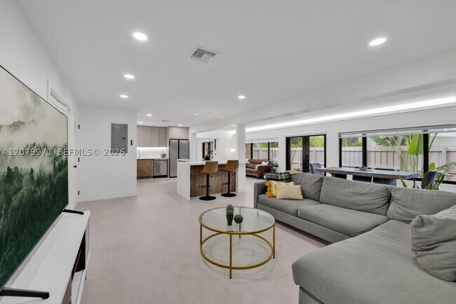 Photo - 220 NE 105th St