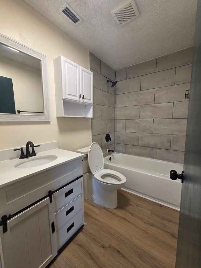 Photo - 1802 W House St
