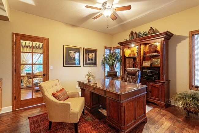 Photo - 92 Loveland Way