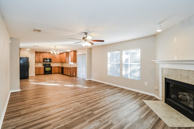 Photo - 801 Crystal Spring Way