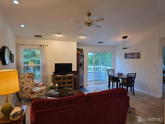 Photo - 119 Commonwealth Ct Unit 11