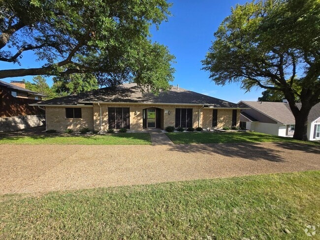 Building Photo - Stunning 4-bd 2.5 bath Rental