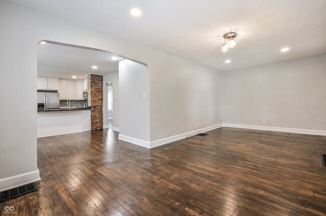 Photo - 957 E Yoke St