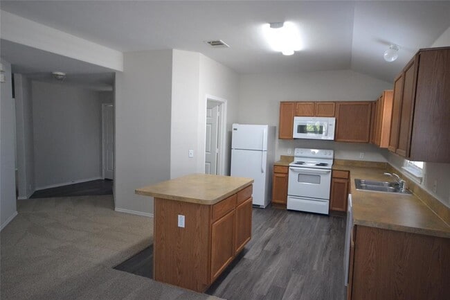 Photo - 2106 Kane Cove