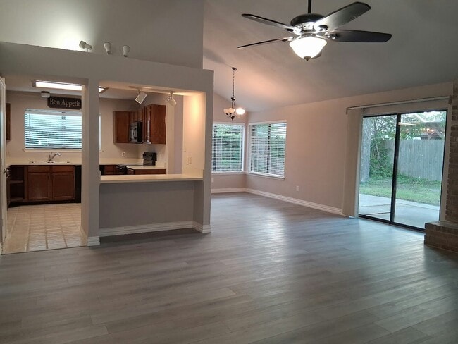 Building Photo - 2502 Livingston Ln Rental