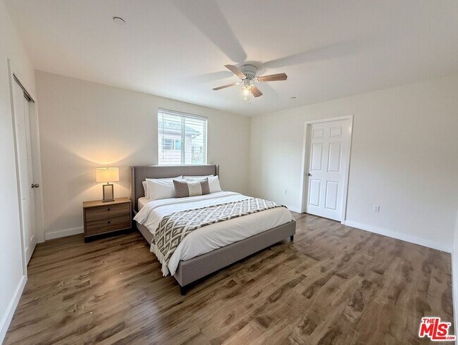 1254 W 37th Dr Unit 1256 1/2