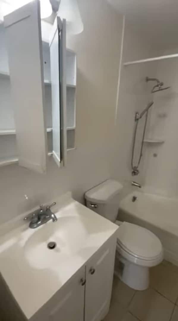 Photo - 1791 Centre St