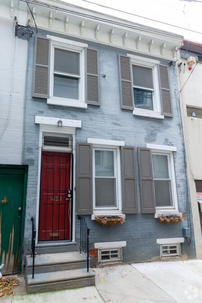 Building Photo - Charming 2 Bedroom 1 bath Row near Rittenh... Rental